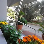 Hr