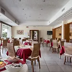 Hr Hotel 4*