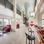Hr Hotel 4*