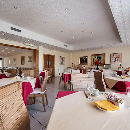 Hr Hotel 4*