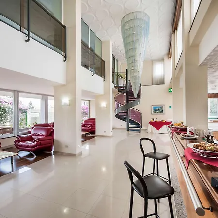Hr Hotel 4*