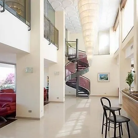 Hr Hotel 4*
