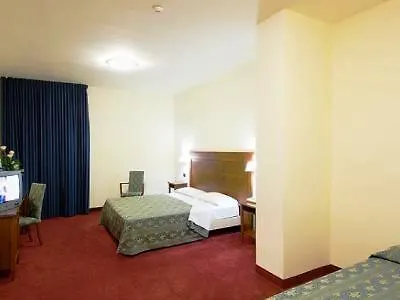 Hr Hotell 4*